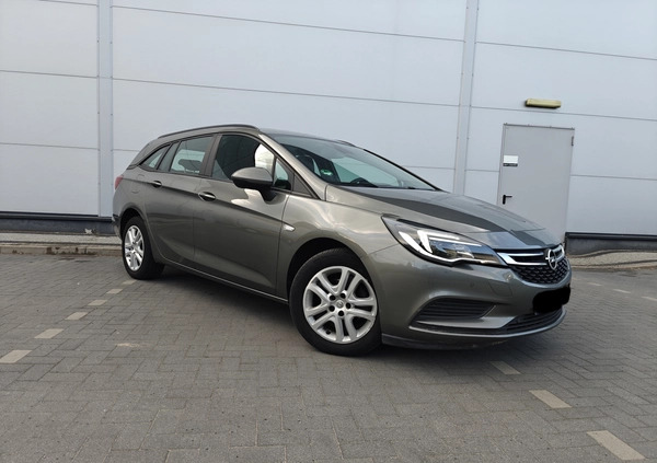 Opel Astra cena 32900 przebieg: 205400, rok produkcji 2017 z Kraków małe 704